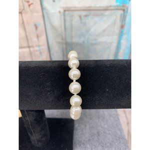 Faux Pearl Bracelet 10mm beads/pearls  7" White, Gold   Gold Tone Metal, Faux Pe